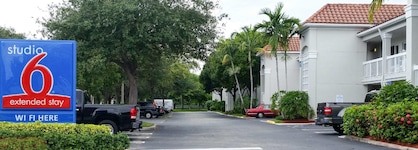 Studio 6 West Palm Beach