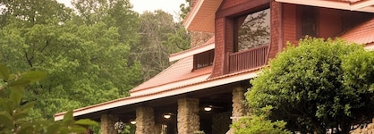 Hilltop Manor Bed And Breakfast