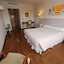 Hotel Universidad .