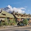 The Fox Hotel And Suites