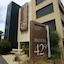 429 Apartments And Suites