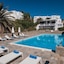 Akrotiri Hotel