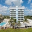 The Singer Oceanfront Resort, Curio Collection By Hilton