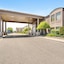Days Inn & Suites By Wyndham Roseville Detroit Area