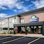 Days Inn & Suites By Wyndham Duluth By The Mall