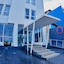 B Hotel