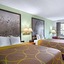 Super 8 By Wyndham Branson   Shepherd Of The Hills Exwy