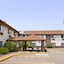 Days Inn & Suites By Wyndham Davenport East