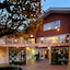 Econo Lodge Inn & Suites