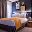 Best Western Plus Hotel Suitcase Paris - La Defense