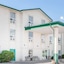 Super 8 By Wyndham Dauphin