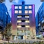Lloyd's Apartasuites Parque 93