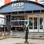 Enter Amalie Hotel