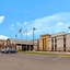 La Quinta Inn & Suites Detroit Metro Airport