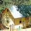 Yosemite Bug Rustic Mountain Resort