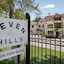 Seven Hills Inn